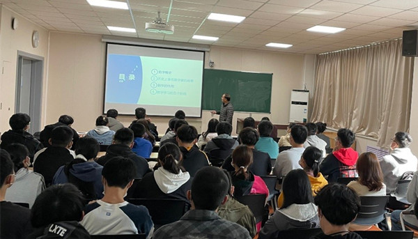 36fcbb275dbc4650a3d6d76f11c4ccb9.jpg 报告会_副本.jpg