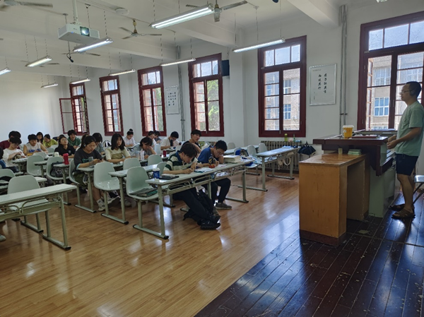 3f25ff41f4a84601b86993eb9214aea6.png 报告现场_副本.png